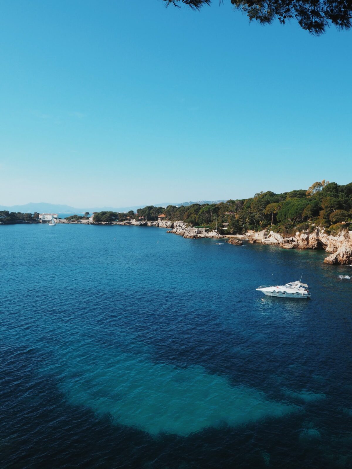 Cap d'Antibes et la Baie des Milliardaires ONA